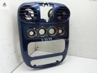 консоль салона (центральная часть) Chrysler PT Cruiser 1 поколение 2004, 2.2 л., дизель, МКПП, красный, хетчбэк 5 дв.