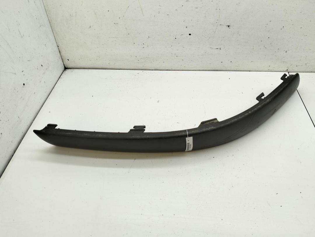 молдинг переднего бампера Volkswagen Passat B5+ (GP) 2003, 1.6 л., бензин, МКПП, белый, универсал, 3B0807718D