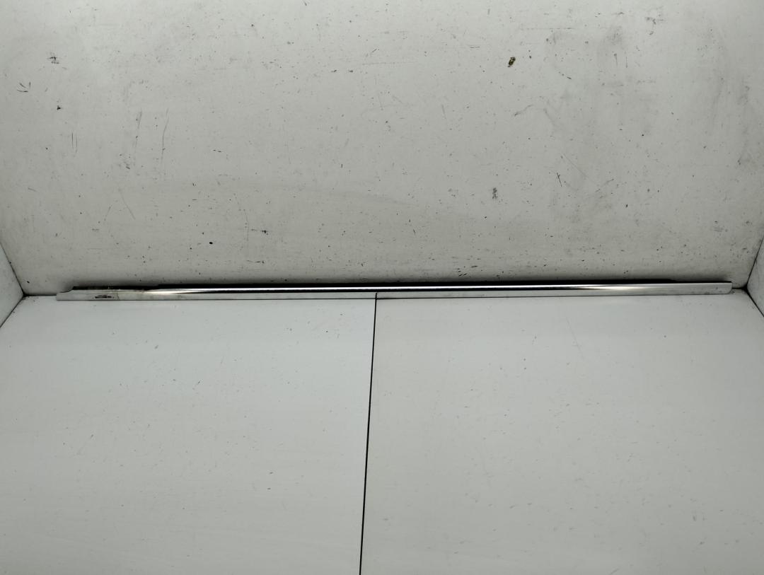 Молдинг стекла двери наружный Volkswagen Passat B6 2007, 2.0 л., дизель, АКПП, серый, универсал, 3C4837475 - фото №1