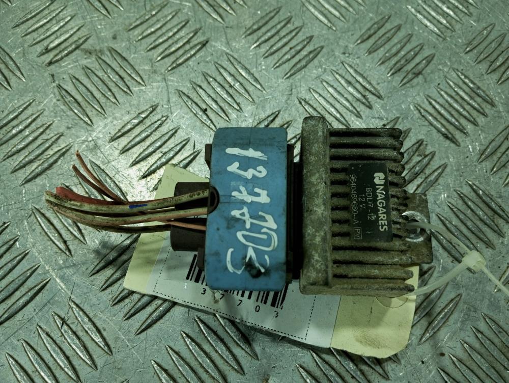 реле накала свечей Peugeot 206 2 поколение 2010, цвет, 9640469680 - фото №1