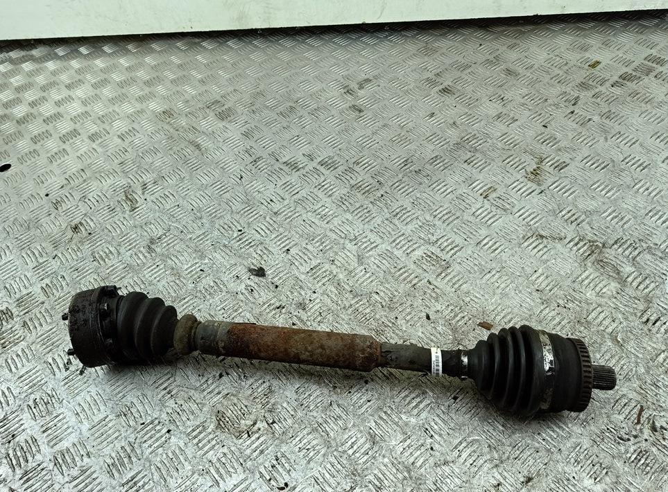 полуось передняя правая (приводной вал, ШРУС) Volkswagen Passat B5+ (GP) 2003, 1.6 л., бензин, МКПП, белый, универсал, 8D0407272DL