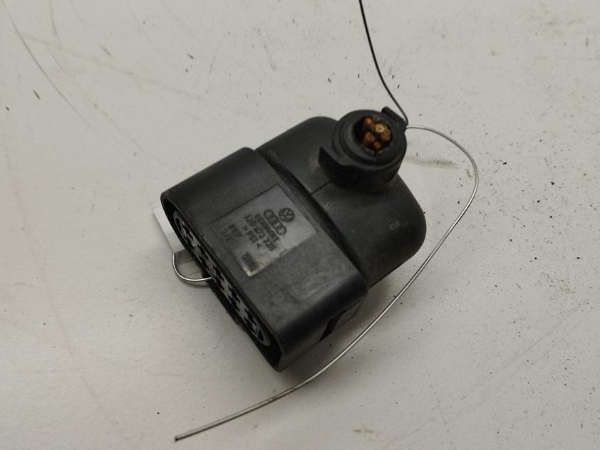 разъем (фишка) проводки Audi A3 8P 2003, 1.9 л., дизель, МКПП, серый, хетчбэк 3 дв., 1J0973735