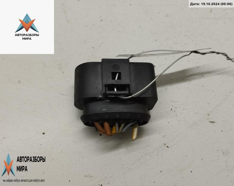 разъем (фишка) проводки Audi A4 B6 2002, 2.0 л., бензин, МКПП, серый, универсал, 1J0973735 - фото №1