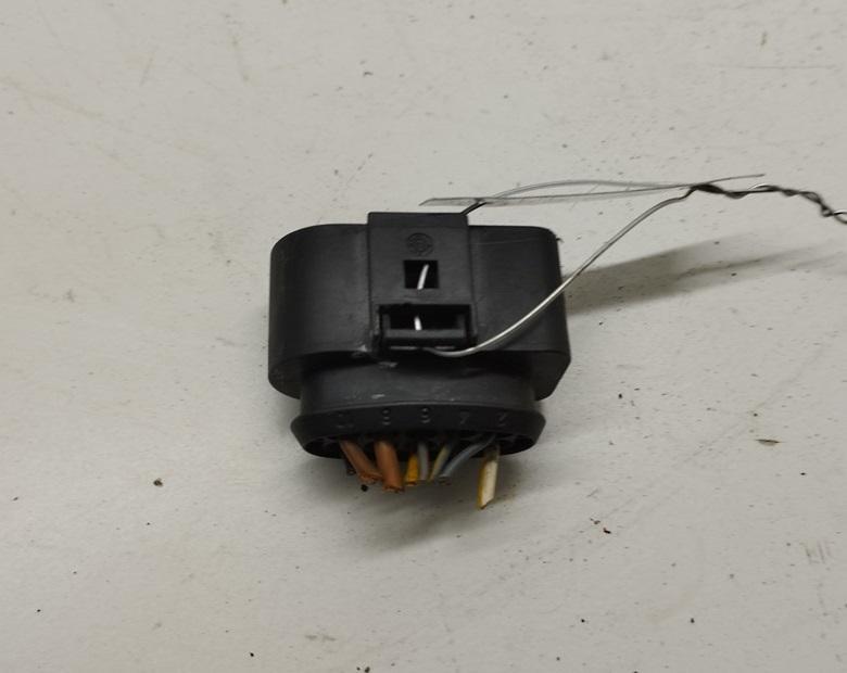 разъем (фишка) проводки Audi A4 B6 2002, 2.0 л., бензин, МКПП, серый, универсал, 1J0973735