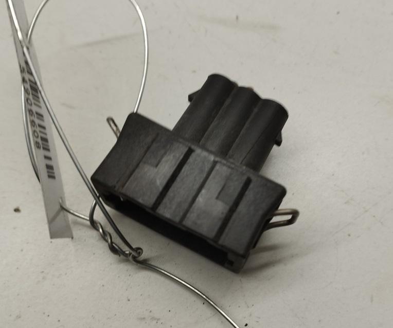 разъем (фишка) проводки Audi A4 B5 1997, 1.6 л., бензин, МКПП, серый, седан, 357972753