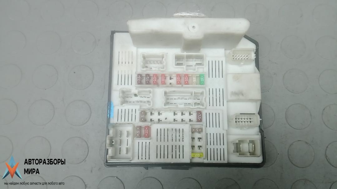 блок предохранителей Renault Master 3 поколение 2012, 2.3 л., дизель, МКПП, микроавтобус, 7700006272 - фото №1