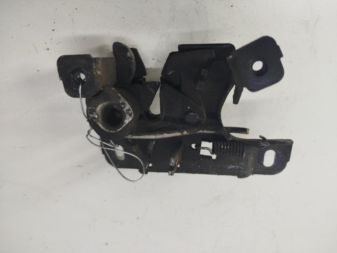 замок капота Audi A6 C5 1999, 1.8 л., Ti, бензин, МКПП, серый, седан, 8L0823509D