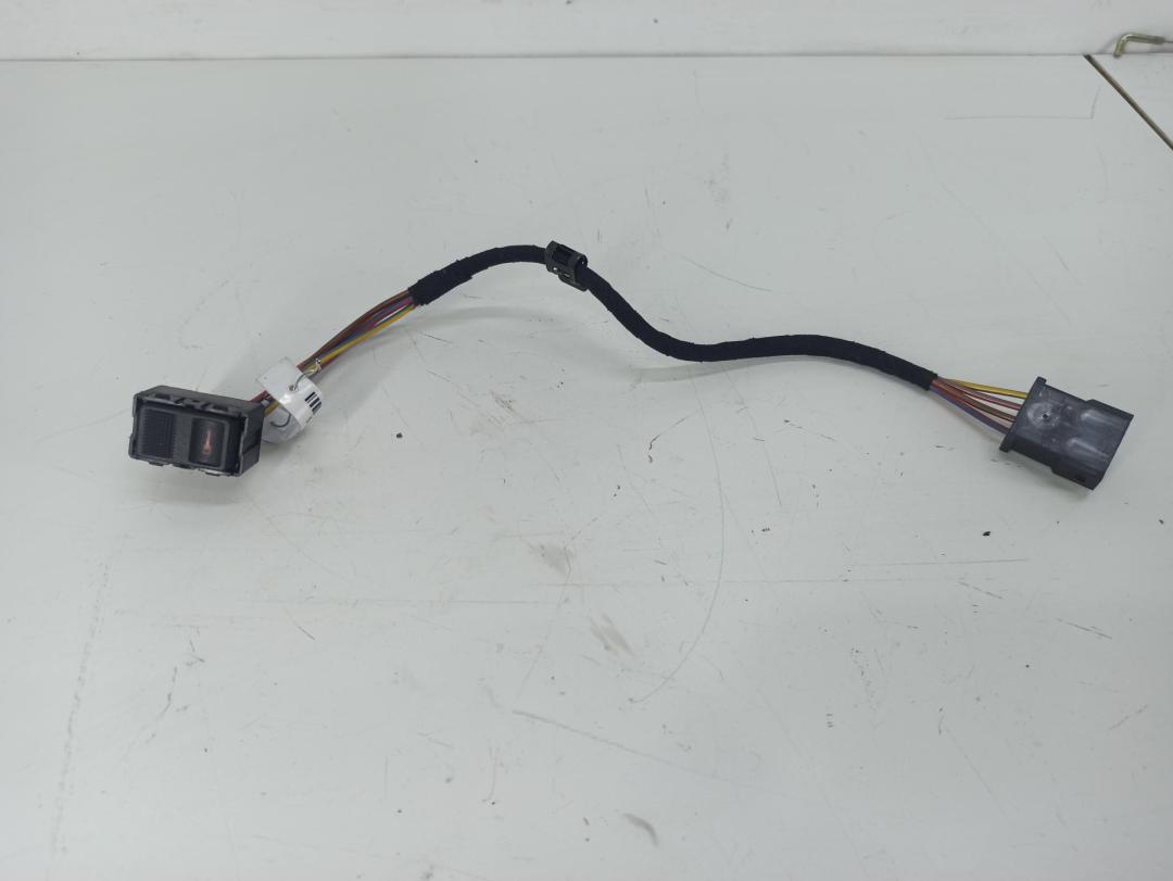 кнопка центрального замка Audi A4 B5 1999, 1.6 л., бензин, МКПП, серый, седан, 8L0962107