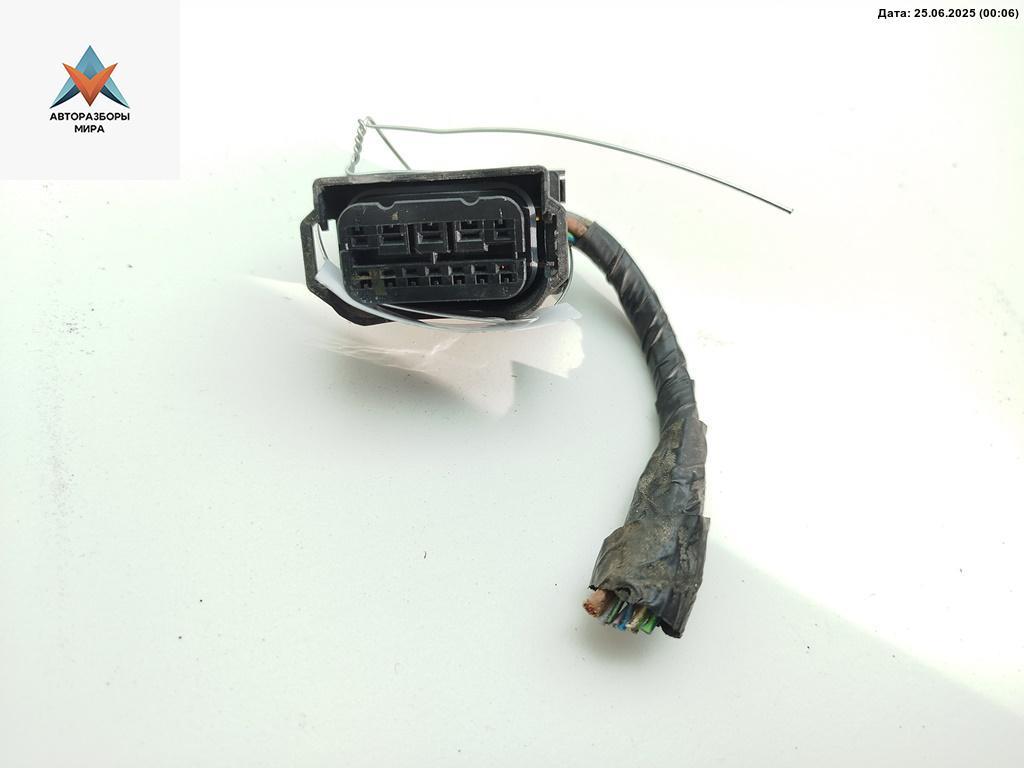 разъем (фишка) проводки BMW 3 серия F30/F31/F34 2013, 2.0 л., дизель, АКПП, чёрный, седан, 6913653 - фото №1