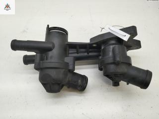 фланец (тройник) системы охлаждения Volkswagen Golf 5 поколение 2006, 1.6 л., бензин, МКПП, серый, хетчбэк 5 дв., 03C121026H