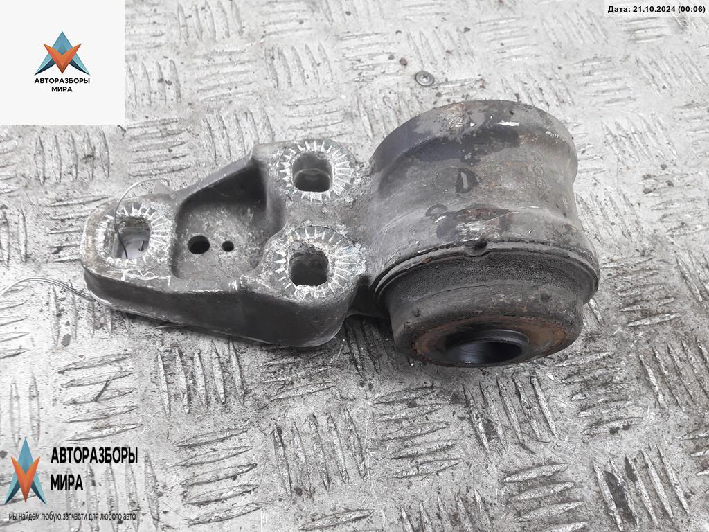 кронштейн (крепление) Volkswagen Passat B5 1998, 1.6 л., бензин, МКПП, синий, седан, 8E0601521L - фото №1