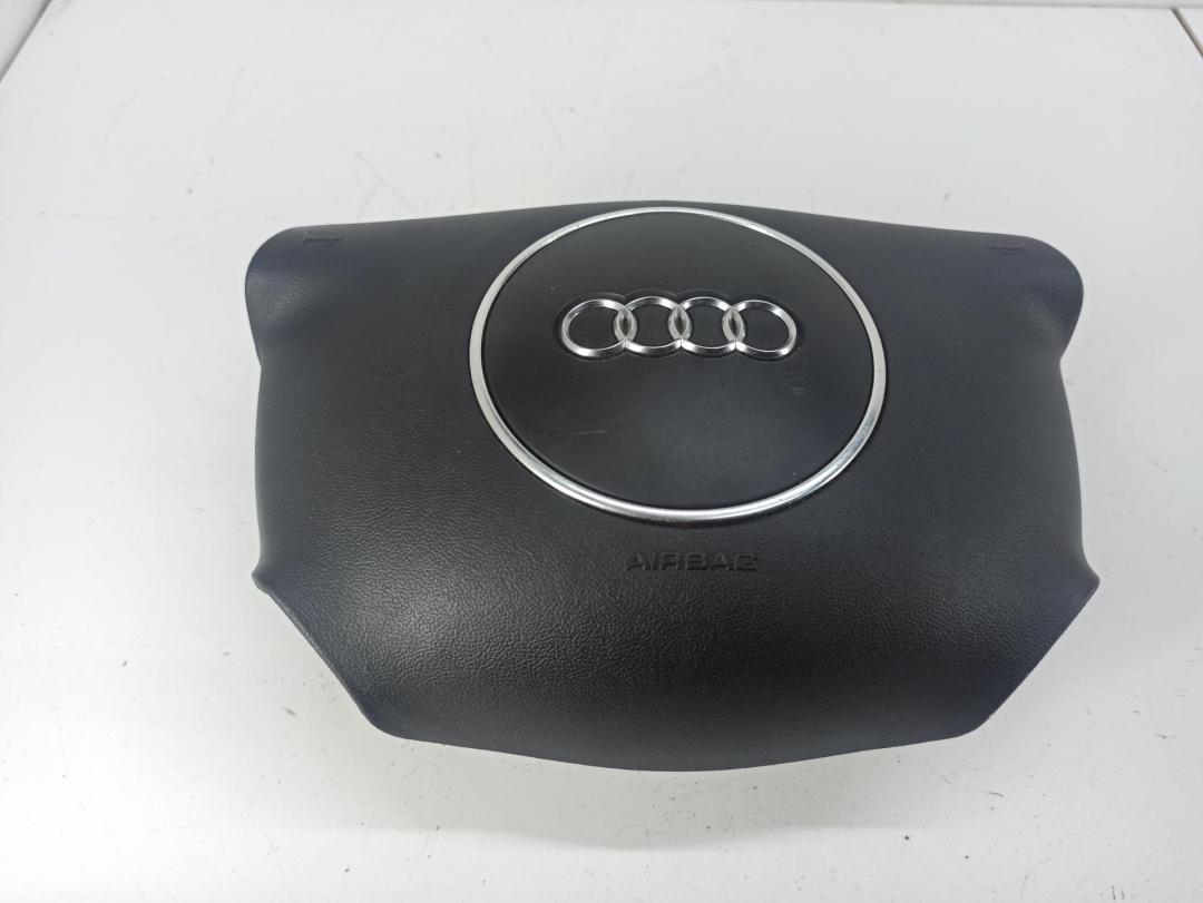 подушка безопасности водителя Audi A4 B6 2002, 2.5 л., дизель, АКПП, серый, универсал, 8E0880201AA - фото №1