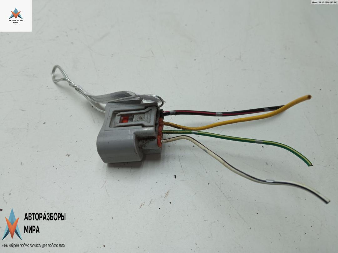 разъем (фишка) проводки Toyota Yaris Verso 2003, 1.3 л., бензин, МКПП, красный, минивэн - фото №1