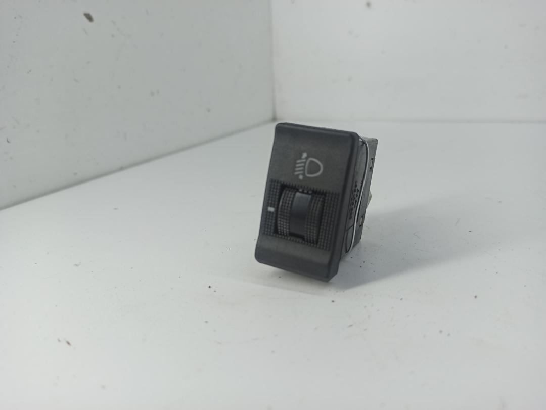 кнопка корректора фар Audi 80 B3 1991, 1.6 л., бензин, МКПП, красный, седан, 893941301