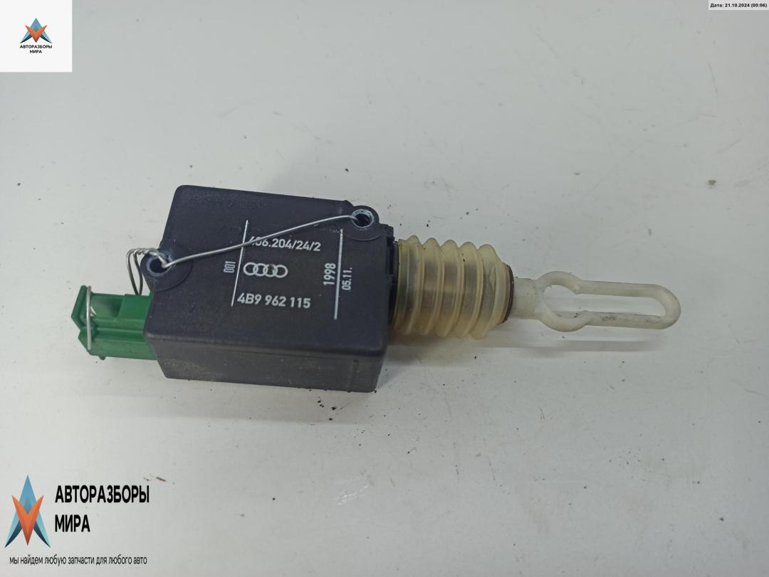 активатор замка багажника Audi A6 4B/C5 1998, 1.8 л., Ti, бензин, МКПП, синий, универсал, 4B9962115 - фото №1