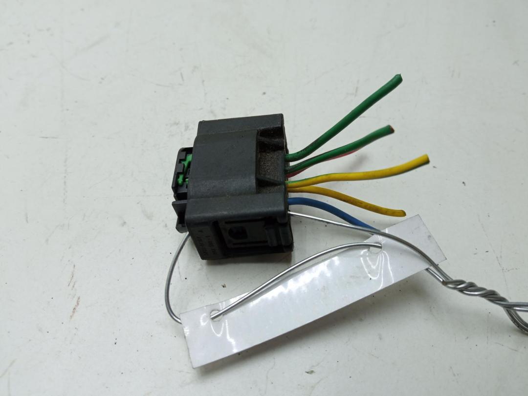 разъем (фишка) проводки Honda Jazz 2003, 1.3 л., бензин, МКПП, серый, хетчбэк 5 дв.