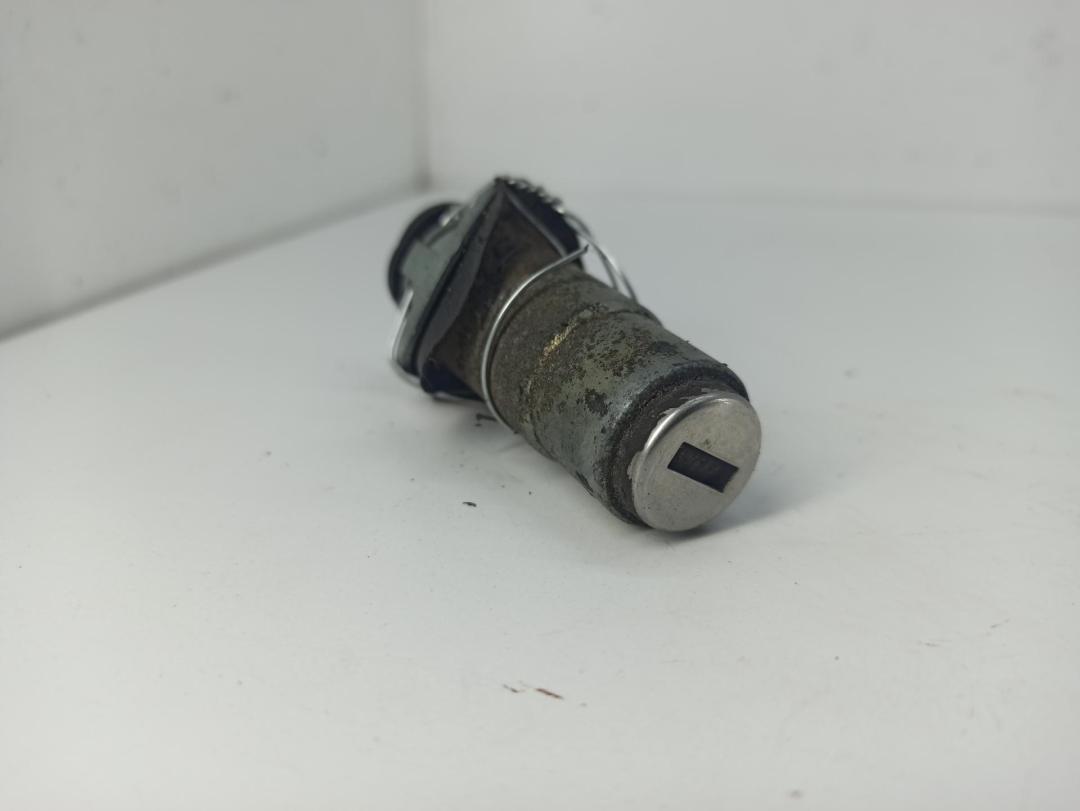 Личинка замка багажника Audi A6 4B/C5 1998, 1.8 л., Ti, бензин, МКПП, синий, универсал - фото №1