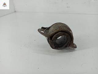 крепление стабилизатора / втулки стабилизатора Audi A4 B5 [рестайлинг] 2000, 1.6 л., бензин, МКПП, красный, универсал, 4D0411336D