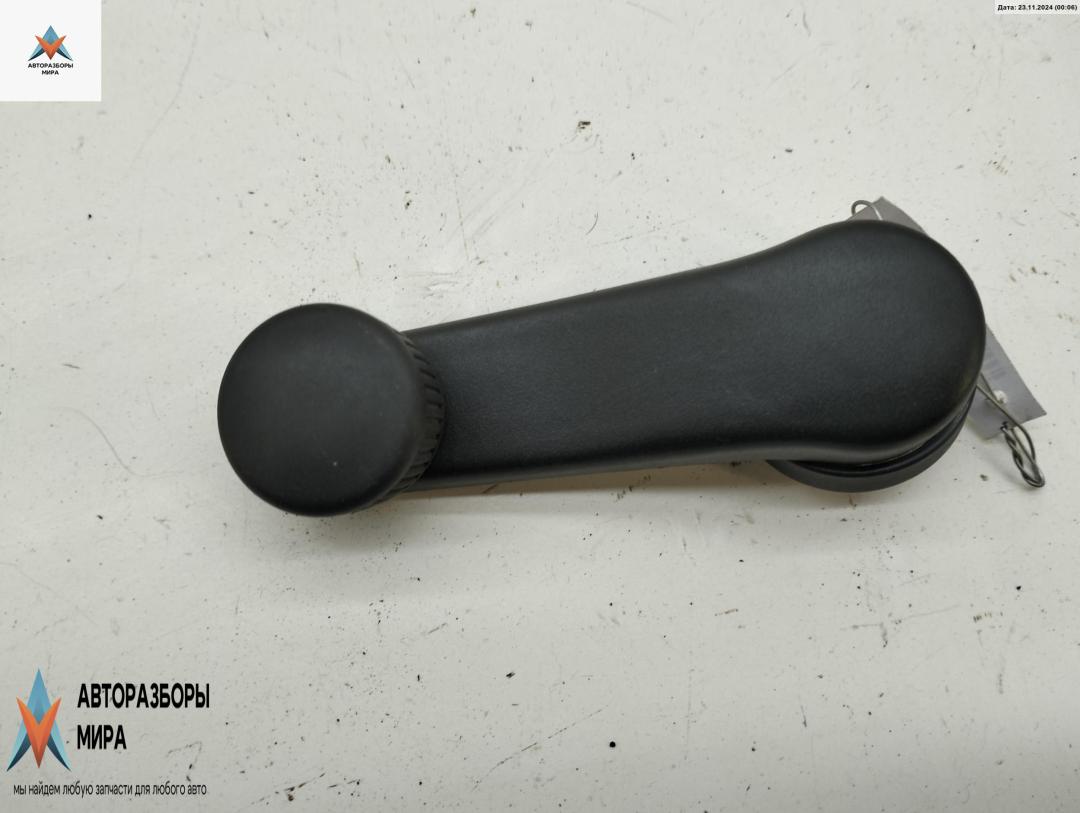 ручка стеклоподъемника Volkswagen Golf 3 поколение 1995, 1.8 л., бензин, МКПП, красный, хетчбэк 5 дв., 1H0837581C - фото №1