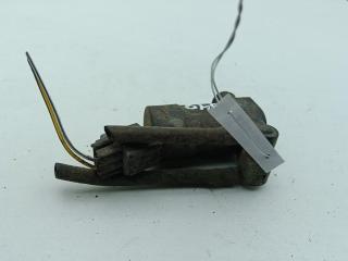 насос (моторчик) омывателя стекла Ford Focus 2 поколение 2005, красный, универсал, 1S7117K324FE