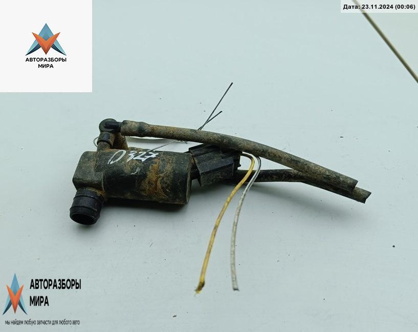 насос (моторчик) омывателя стекла Ford Focus 2 поколение 2005, серый, универсал, 1S7117K624FE - фото №1