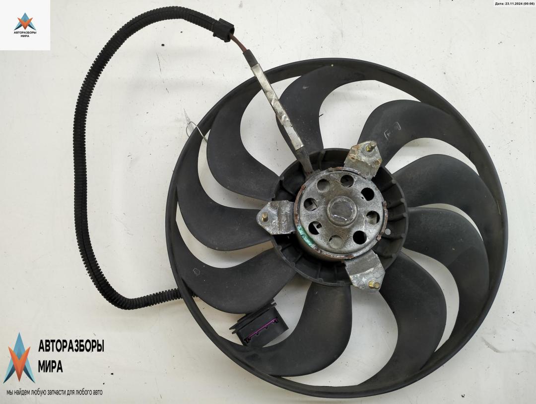 вентилятор радиатора Volkswagen Golf 4 поколение 2004, 1.4 л., бензин, МКПП, чёрный, универсал, 1J0959455P - фото №1