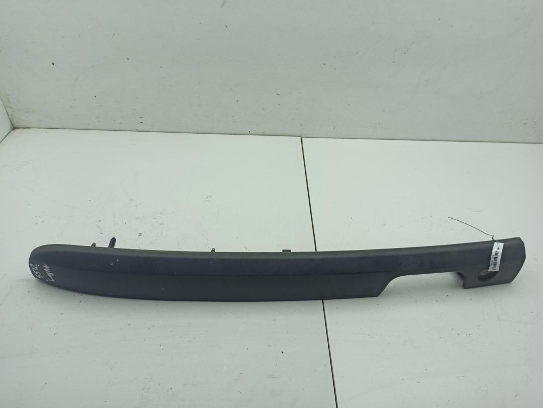 накладка подсветки номера Dacia (Renault) Logan I 2009, 1.4 л., бензин, МКПП, красный, универсал, 8200553159 - фото №1