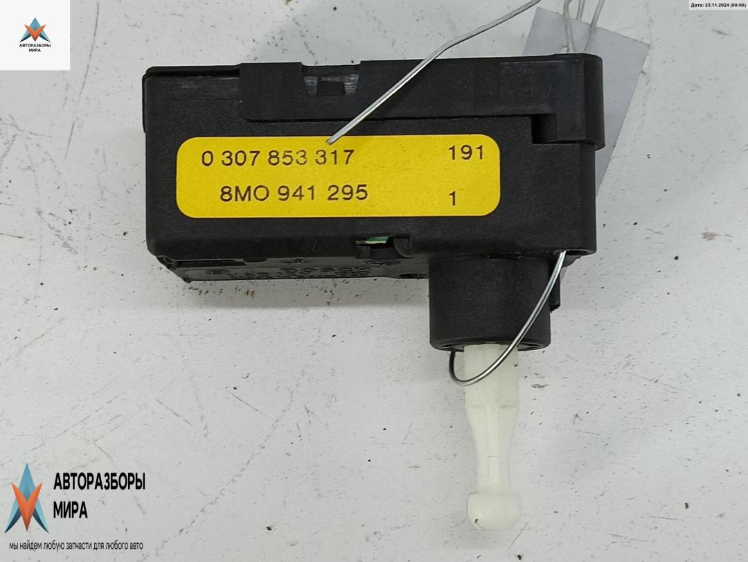 корректор фар Audi A4 B6 2002, 2.4 л., бензин, МКПП, синий, кабриолет, 8M0941295 - фото №1