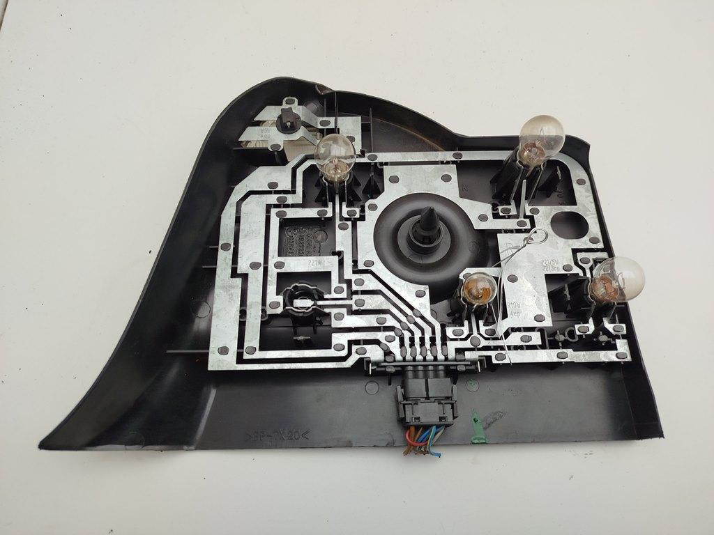 Плата фонаря заднего правого BMW 3 E36 1999, 1.9 л., бензин, МКПП, чёрный, хетчбэк 3 дв., 8364932