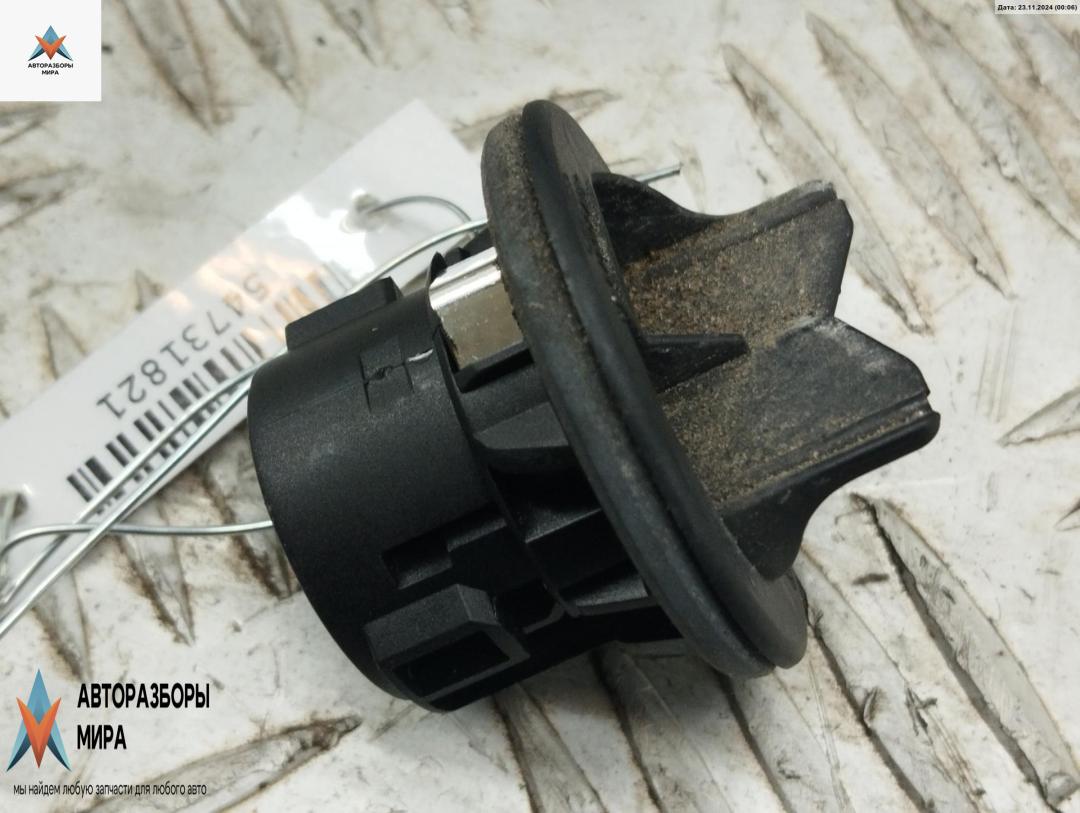 Патрон лампы фары Ford Focus 2 поколение 2005, 1.6 л., i, бензин, МКПП, красный, универсал, 2S6A13X370AA - фото №1