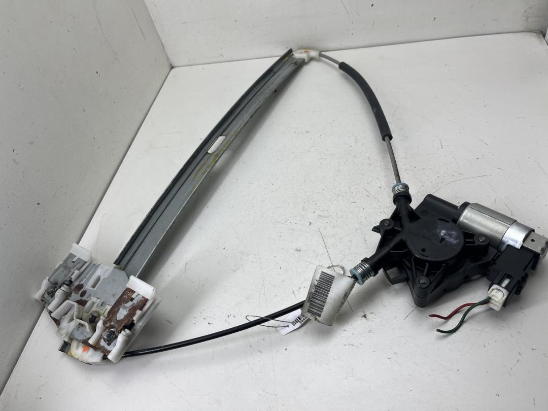 стеклоподъемник электрический передний правый Mazda 2 2004, 1.4 л., дизель, МКПП, чёрный, хетчбэк 5 дв.
