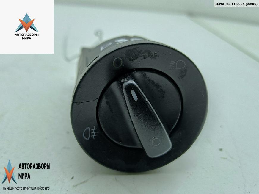 переключатель света Volkswagen Bora 1 поколение 2000, 1.6 л., бензин, МКПП, чёрный, седан - фото №1