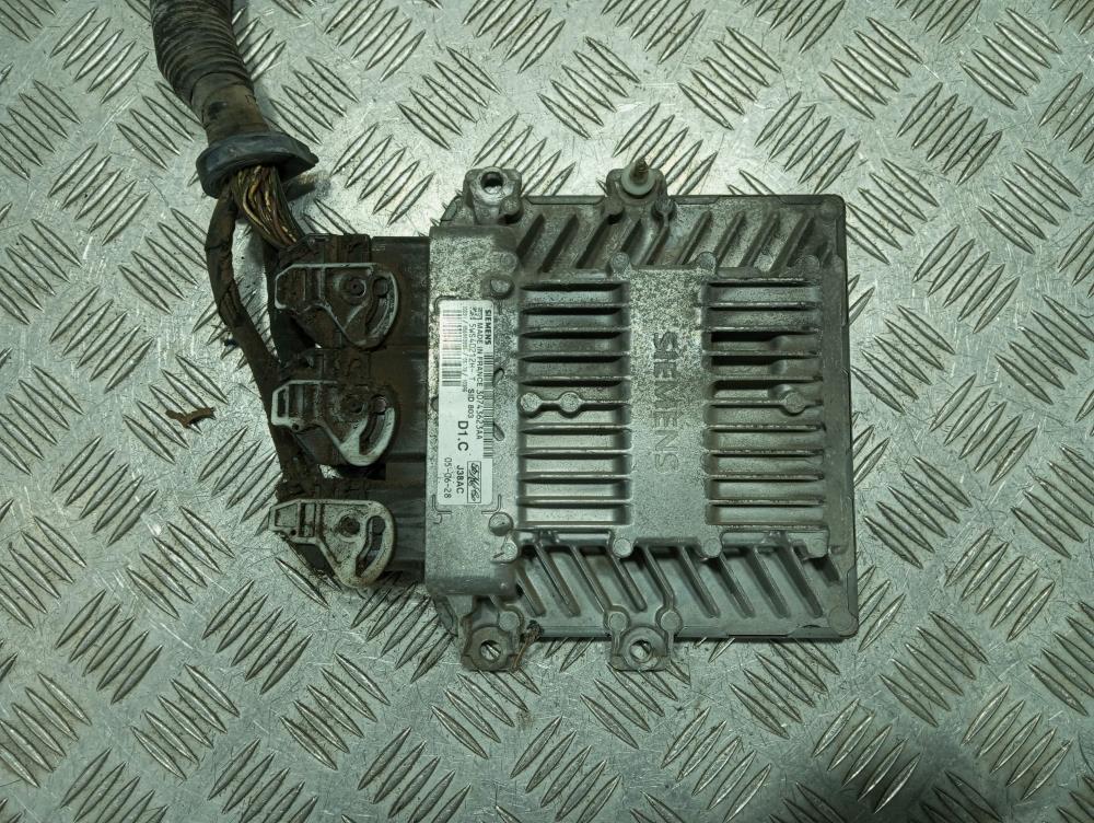 Блок управления двигателем Volvo S40 2 поколение 2005, цвет, 30743623AA - фото №1