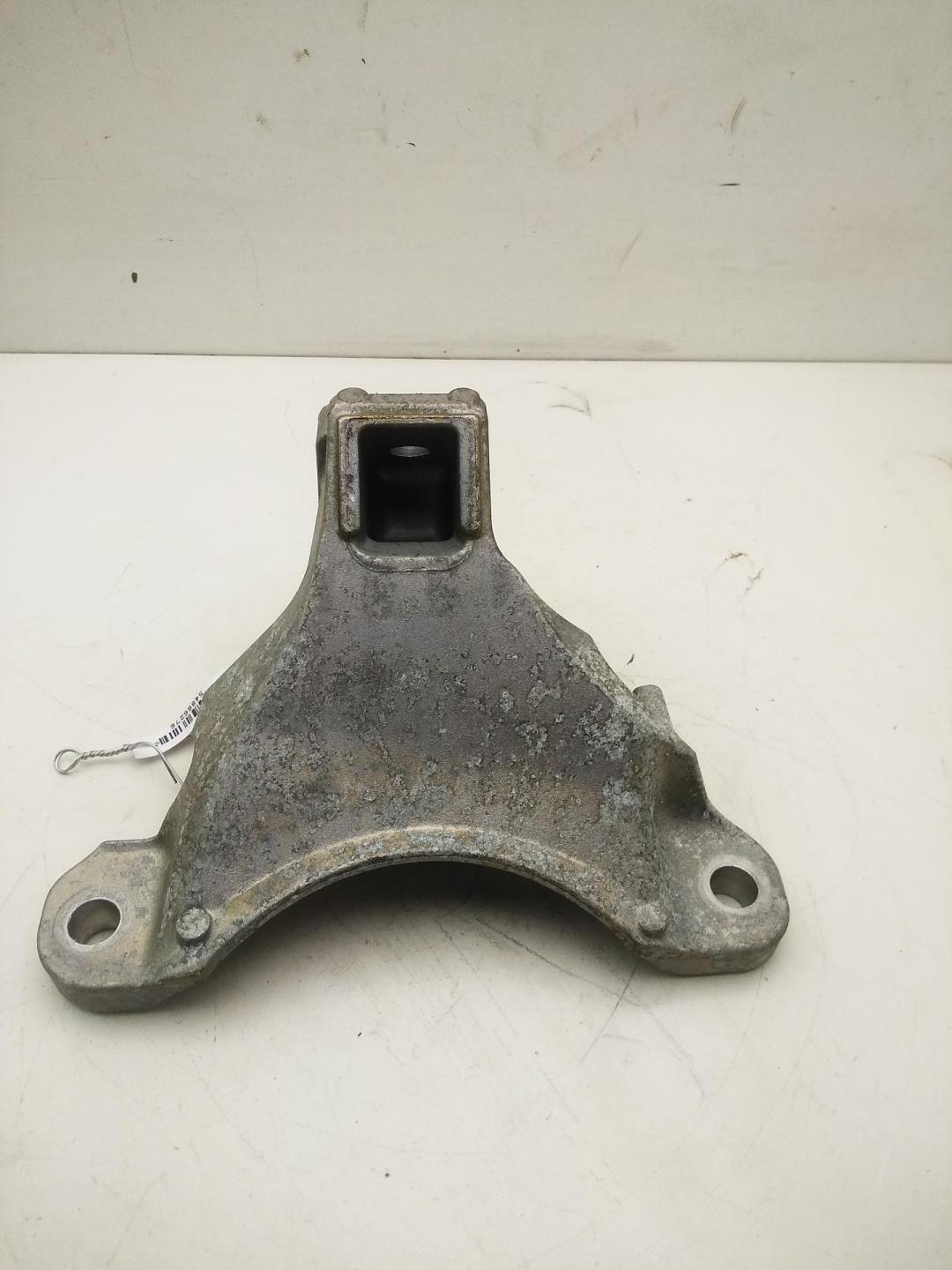 кронштейн двигателя BMW 7 F01/F02 2012, 3.0 л., гибрид, АКПП, серый, седан, 6781228