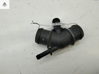 фланец (тройник) системы охлаждения Volkswagen Golf 4 поколение 2000, 1.6 л., бензин, АКПП, синий, универсал