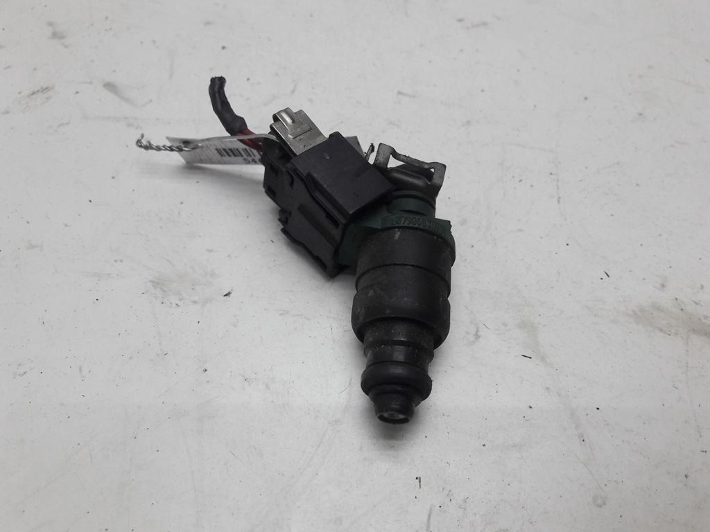 форсунка Volkswagen Bora 2000, 1.6 л., бензин, МКПП, чёрный, седан, 037906031AA