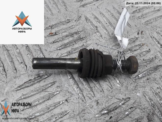 Болт крепления Volkswagen Passat B4 1995, 1.6 л., бензин, МКПП, серый, универсал, 256D - фото №1