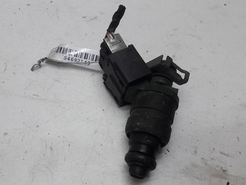 форсунка Volkswagen Bora 2000, 1.6 л., бензин, МКПП, чёрный, седан, 037906031AA