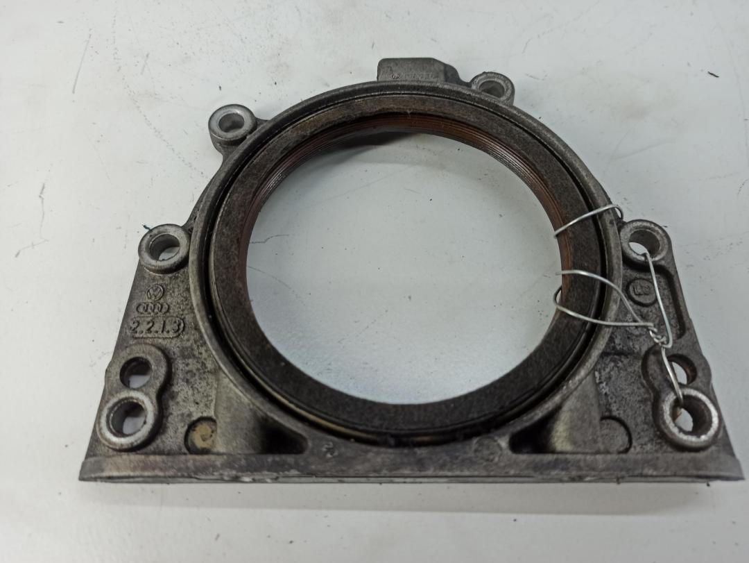 крышка двигателя задняя Audi A4 B6 2003, 2.0 л., бензин, МКПП, чёрный, универсал, 06B103171D - фото №1
