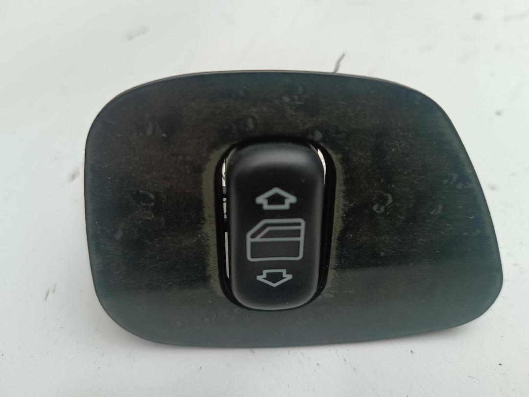кнопка стеклоподъемника заднего правого Mercedes-Benz E W210 1998, 2.4 л., бензин, АКПП, синий, седан, 2108208210