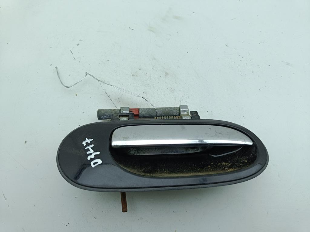 ручка наружная передняя правая Nissan Almera Tino V10 2002, 2.2 л., дизель, МКПП, чёрный, минивэн - фото №1