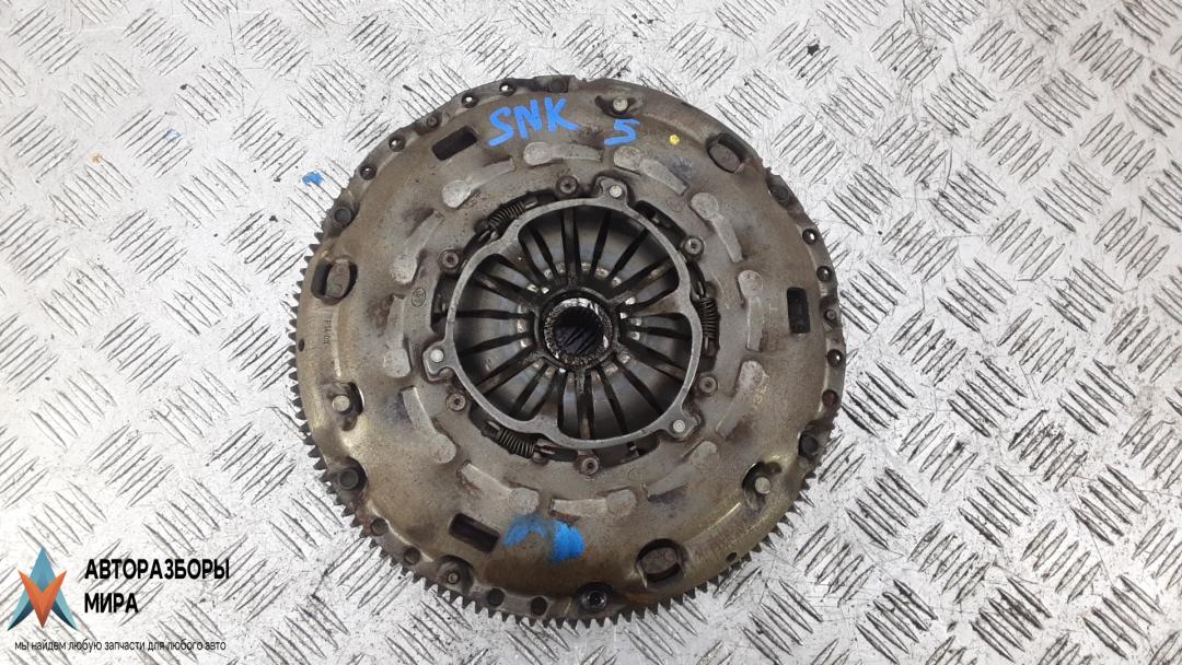 маховик SEAT Alhambra 2 поколение 2014, 2.0 л., дизель, МКПП, минивэн, 04L105266B - фото №1