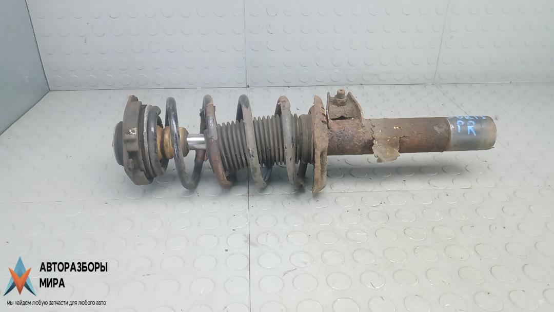 Стойка Volkswagen Jetta 5 поколение 2008, 2.0 л., дизель, МКПП, седан, 1K0412331B, 1T0413031GG, 1K0411105BD - фото №1