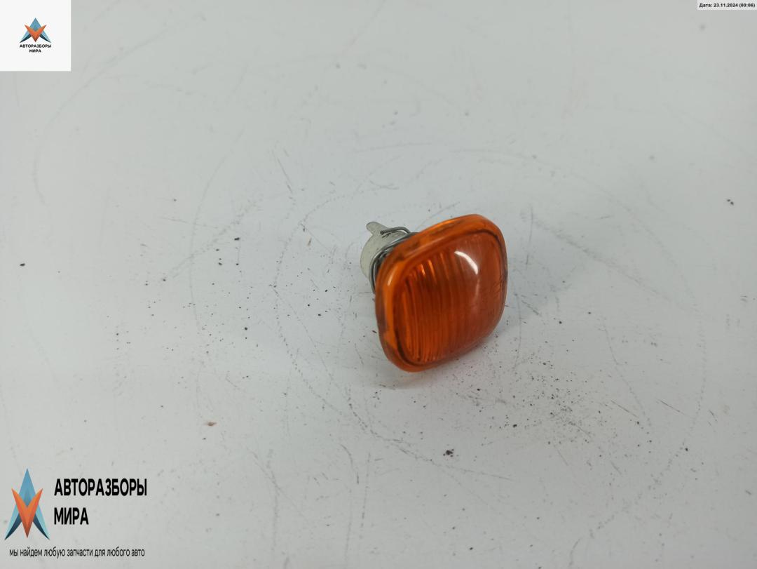 повторитель передний левый Audi A4 B5 1995, 1.8 л., бензин, МКПП, синий, седан, 4D0949101 - фото №1