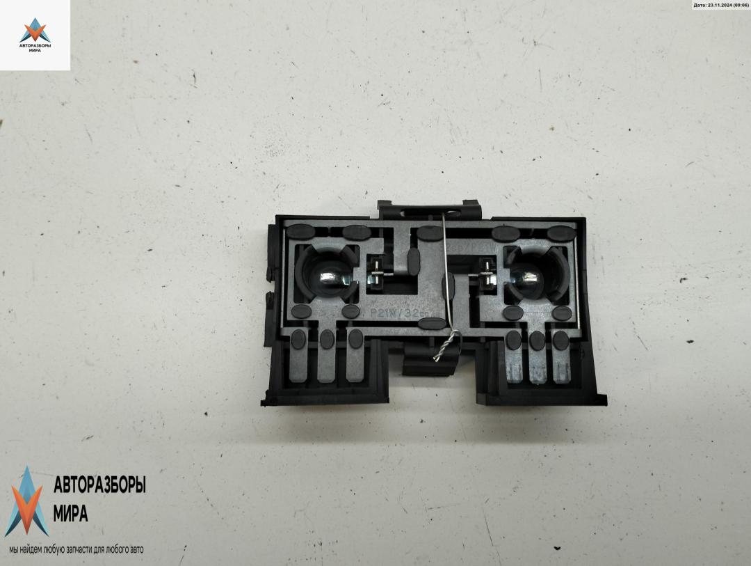 панель заднего левого фонаря Volkswagen Passat B3 1991, 1.8 л., бензин, МКПП, серый, универсал, 333945259 - фото №1