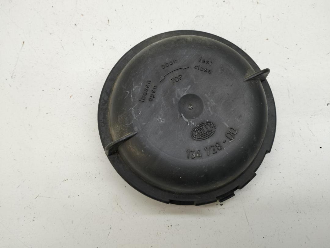 Крышка (заглушка) задняя фары Volkswagen Passat B3 1989, 1.8 л., бензин, МКПП, красный, универсал, 13472800