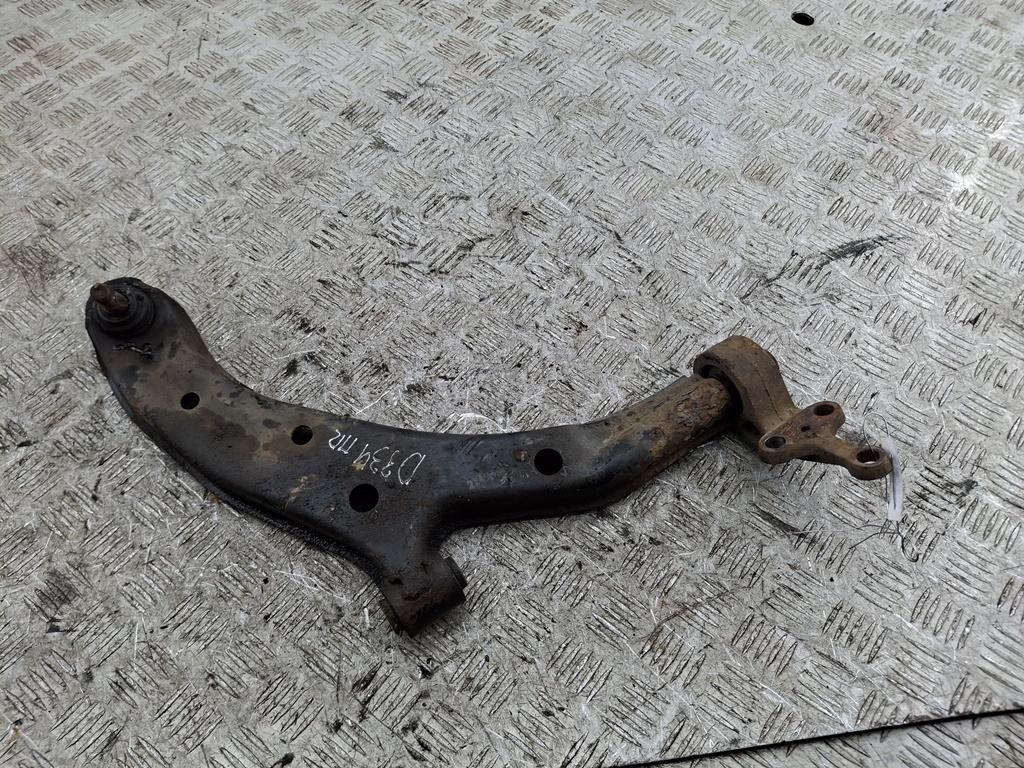 рычаг передний правый Nissan Almera N16 2001, 1.5 л., бензин, МКПП, серый, хетчбэк 3 дв.