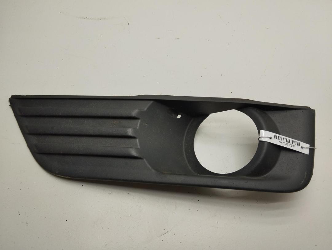 рамка фары противотуманной левой Ford Focus 2 поколение 2005, 1.6 л., i, бензин, АКПП, серый, универсал, 4M5119953AE - фото №1