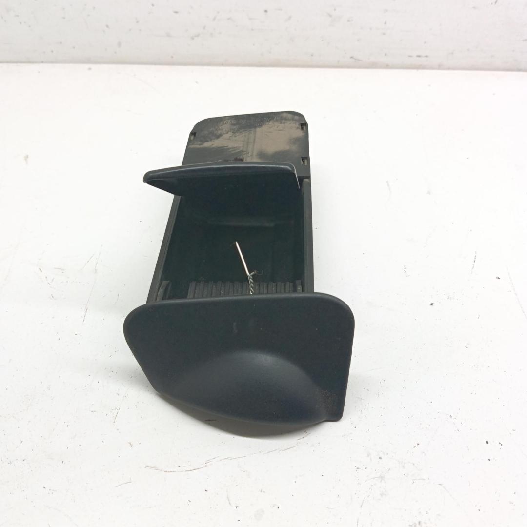 пепельница Ford Focus I 2000, 2.0 л., бензин, МКПП, зелёный, универсал, 2M5XAO4810AAW