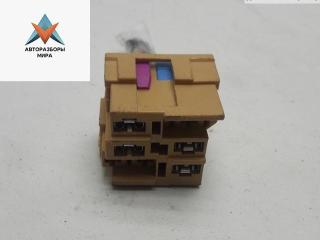 разъем (фишка) проводки Skoda Fabia 2 поколение (5J) 2007, 1.2 л., бензин, МКПП, красный, хетчбэк 5 дв., 8E0937527